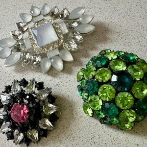 Source Unknown Green, Pink, and Silver Brooch Set